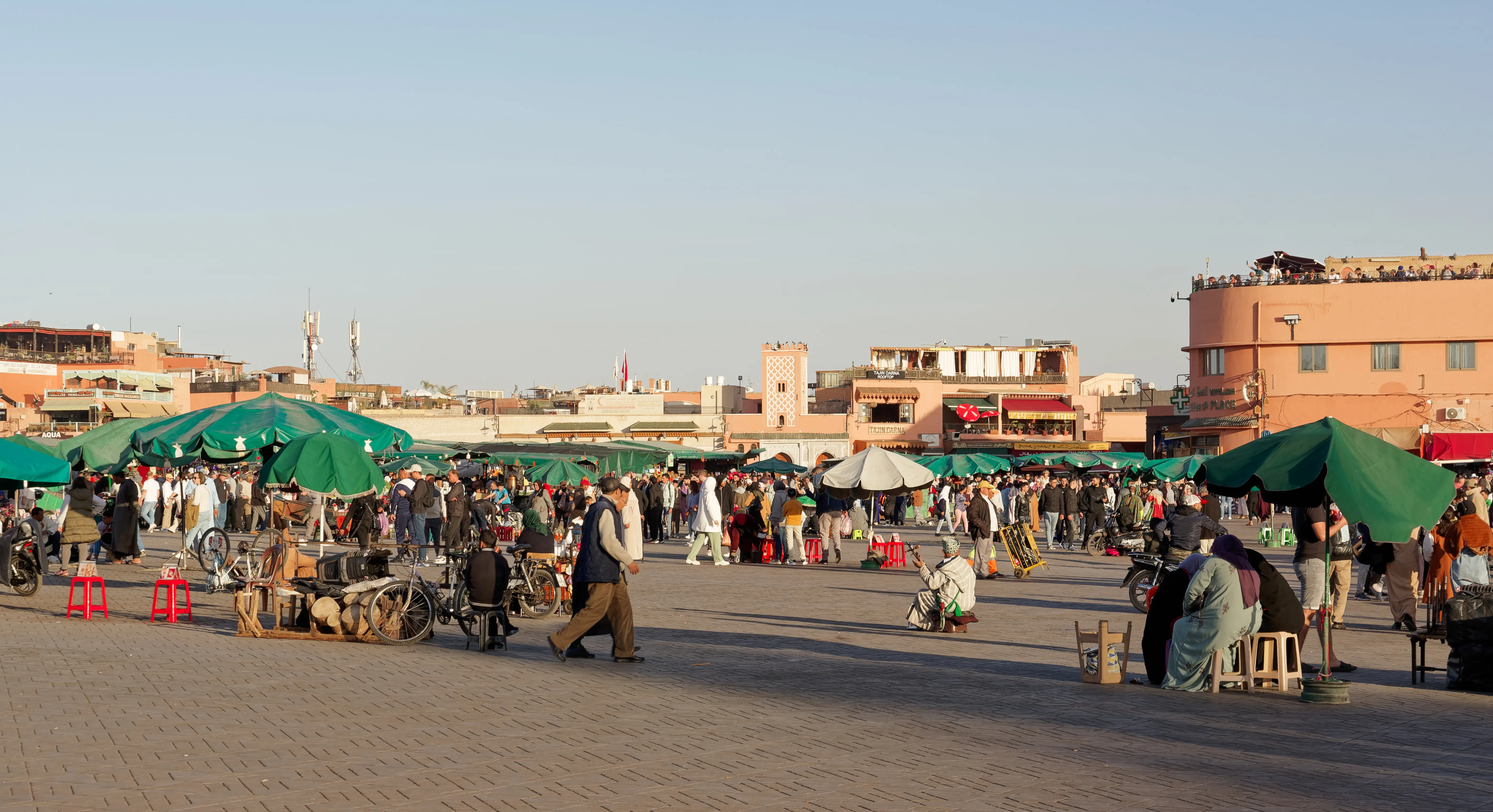 Daytime panorama of Jemaa el-Fna square in Marrakech, what to know before visiting it